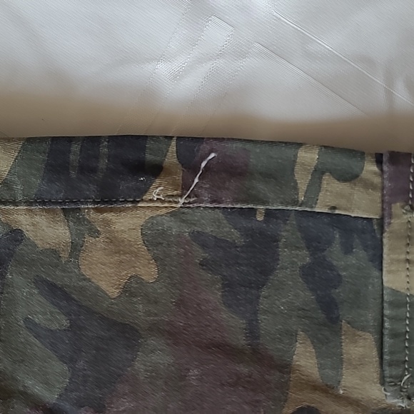 VIP Women's Camo Jean's - Picture 6 of 7